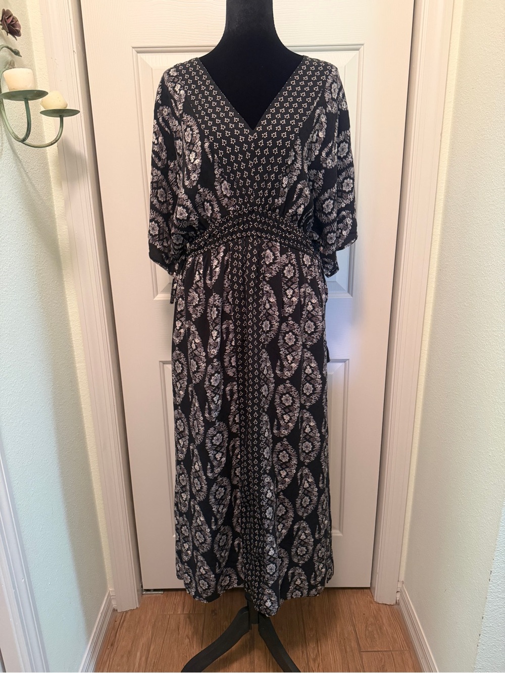 Knox Rose Black and White Printed V-Neck Maxi Dress